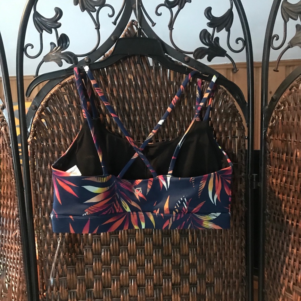 Gap tropical sports bra and shorts set - Picture 13 of 13